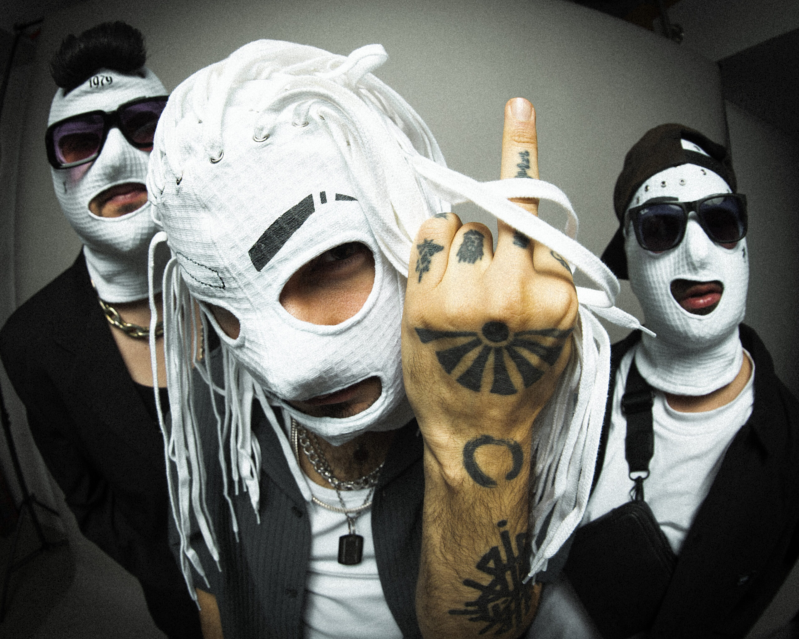 c-aniasudbin-bluthund-3