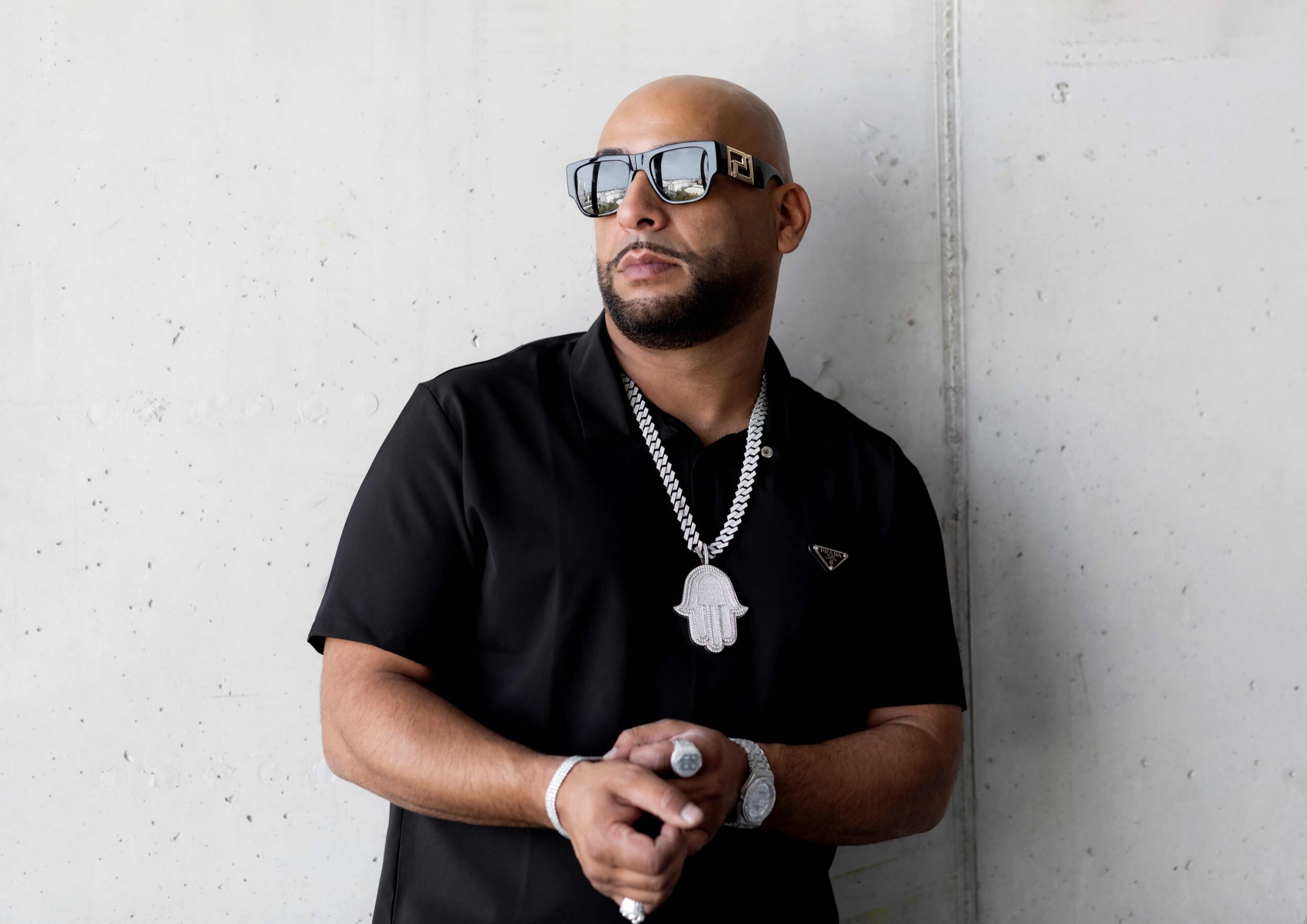 VEYSEL by Frank Lothar Lange